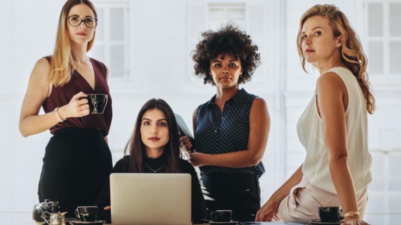 Mulheres de perfil corporativo